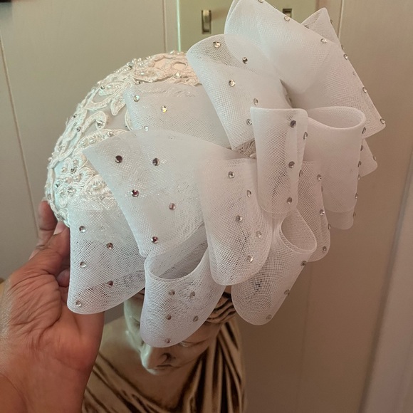 Elegant White Bow Hat with Rhinestones main image 4